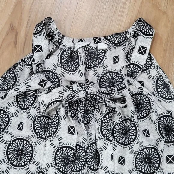 🔺️New York & Co Black & White High Neck Sleeveless Halter Top Large - Picture 3 of 11